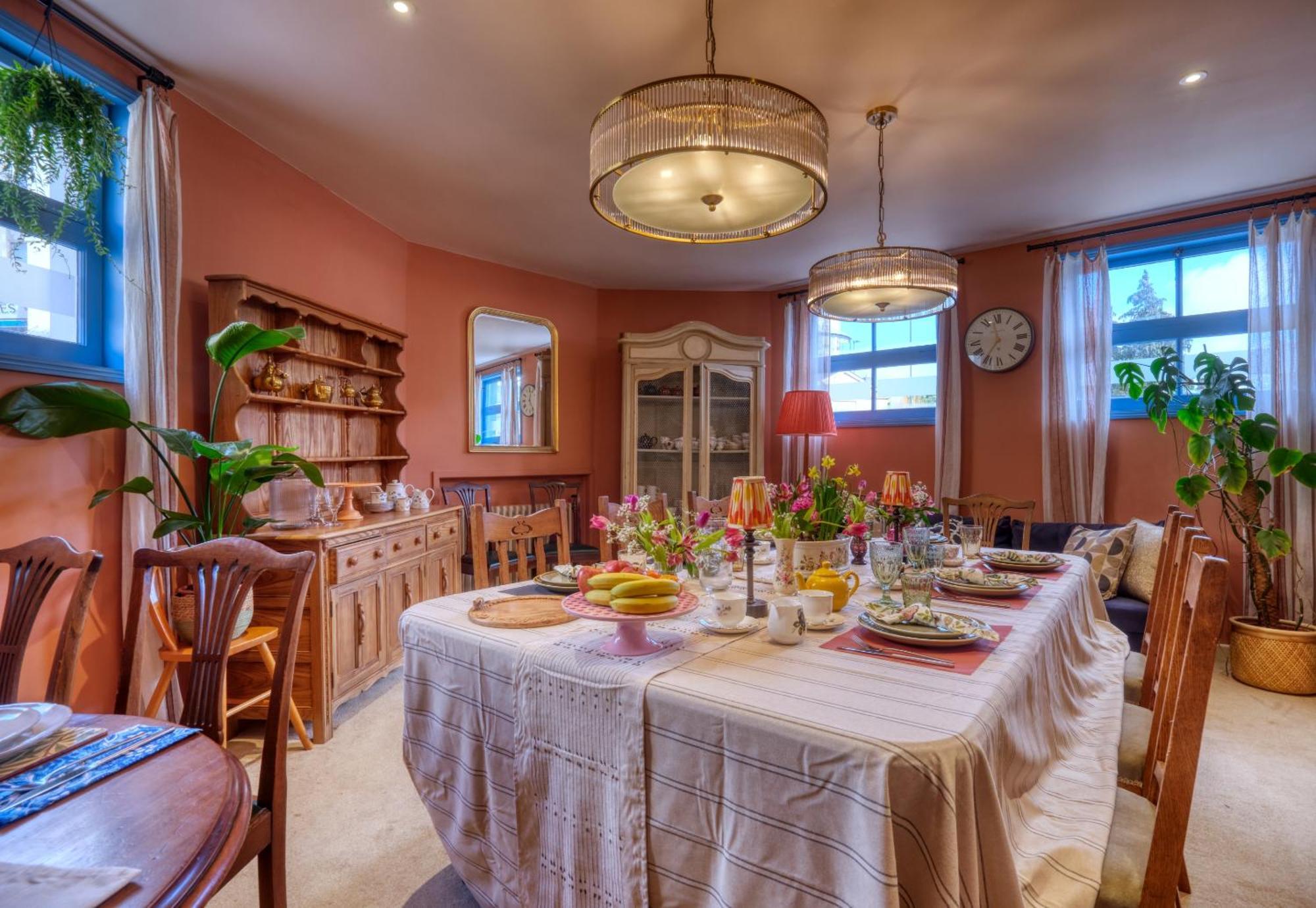 Guest house Hill House 4*